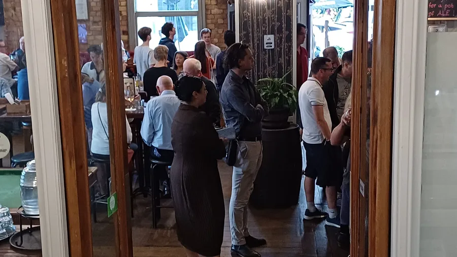 Následuje nejslavnější hospoda SHAKESPEARE...